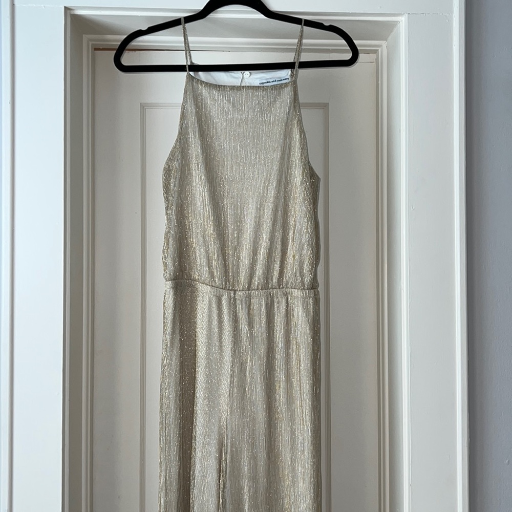 Gold jumpsuit. Size small. Never worn - great condition.